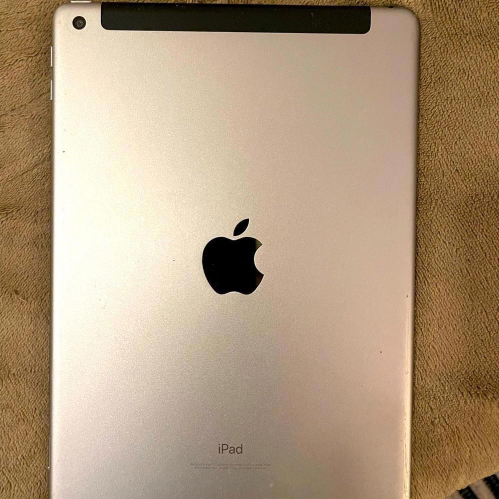 Apple ipad Tablet - Picture 2 of 2